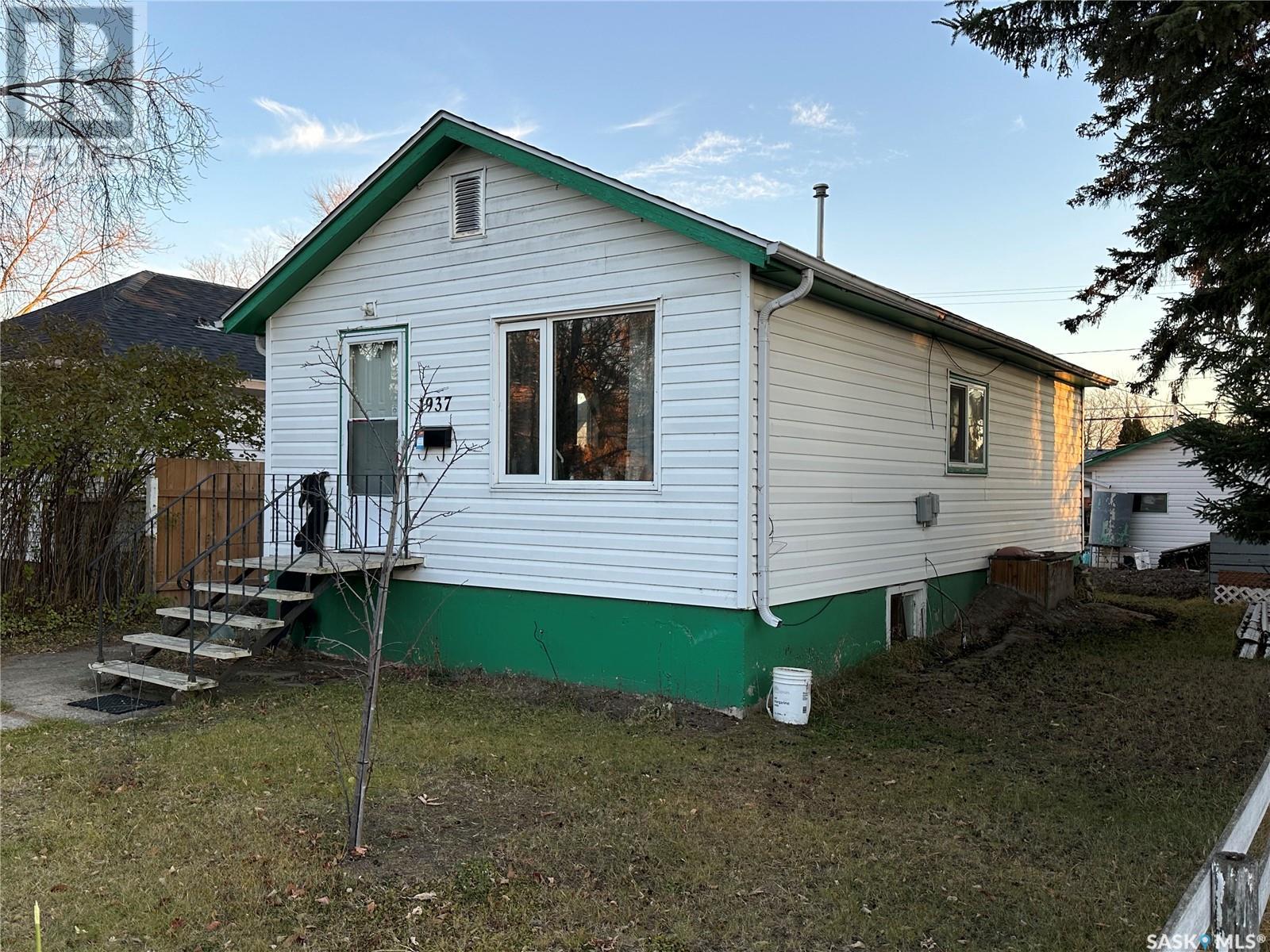 1937 14th STREET W