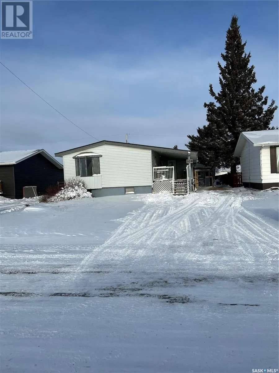 108 Railway AVENUE E