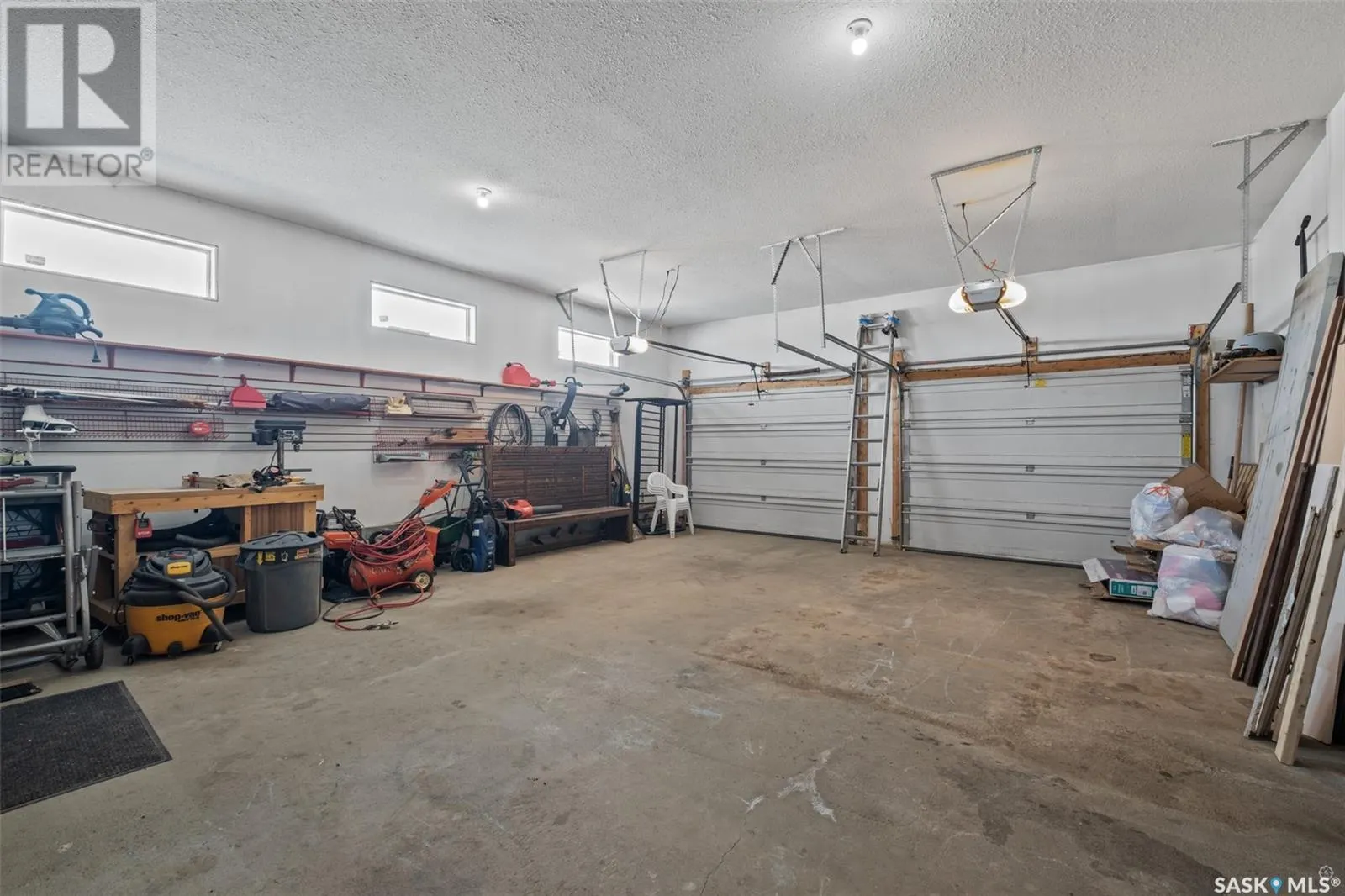 1 Poplar CRESCENT