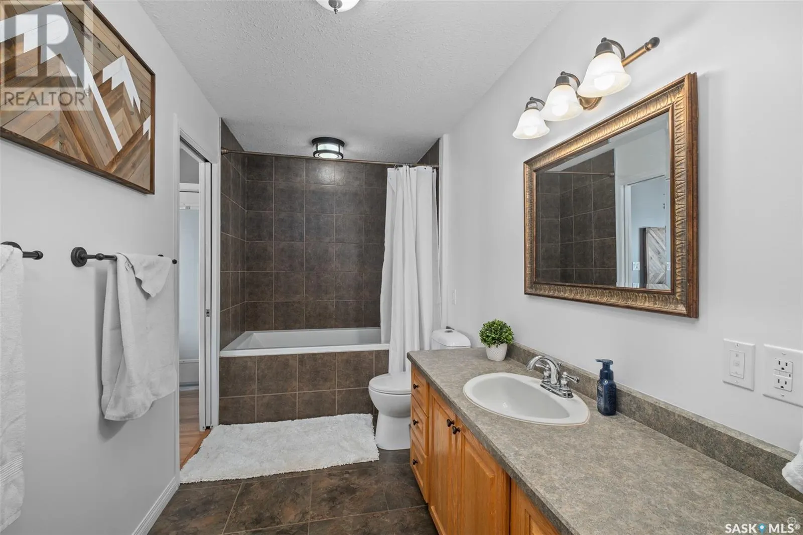 1 Poplar CRESCENT
