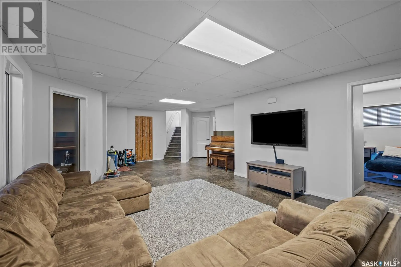1 Poplar CRESCENT