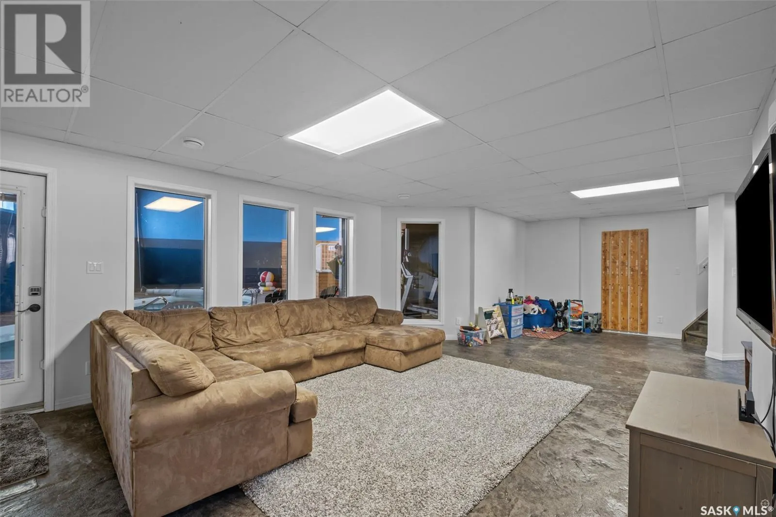 1 Poplar CRESCENT