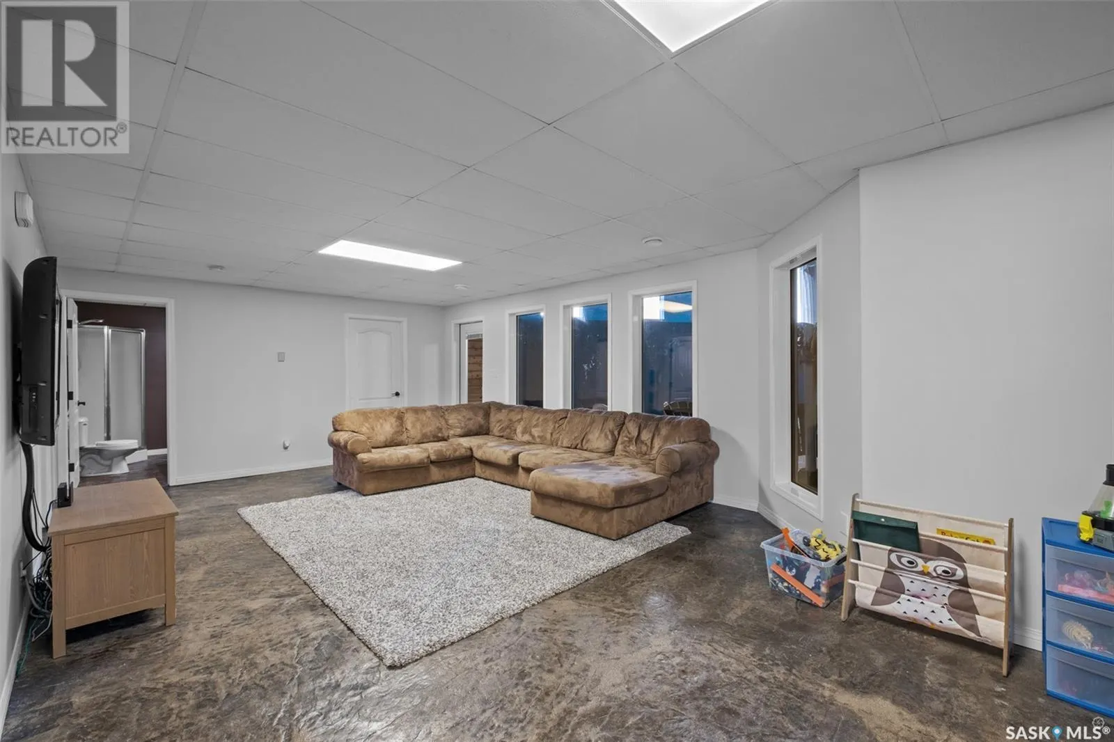 1 Poplar CRESCENT