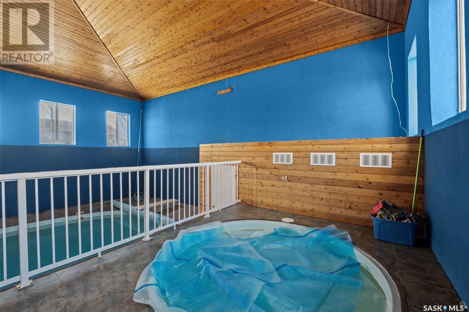 1 Poplar CRESCENT