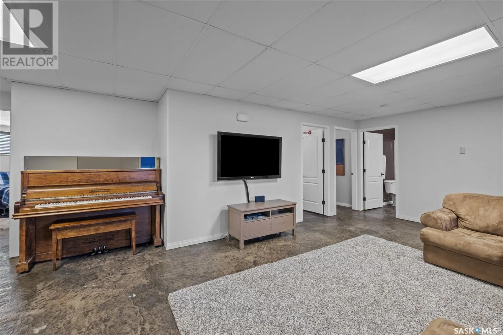1 Poplar CRESCENT