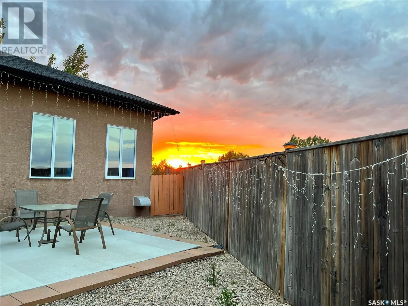 1 Poplar CRESCENT
