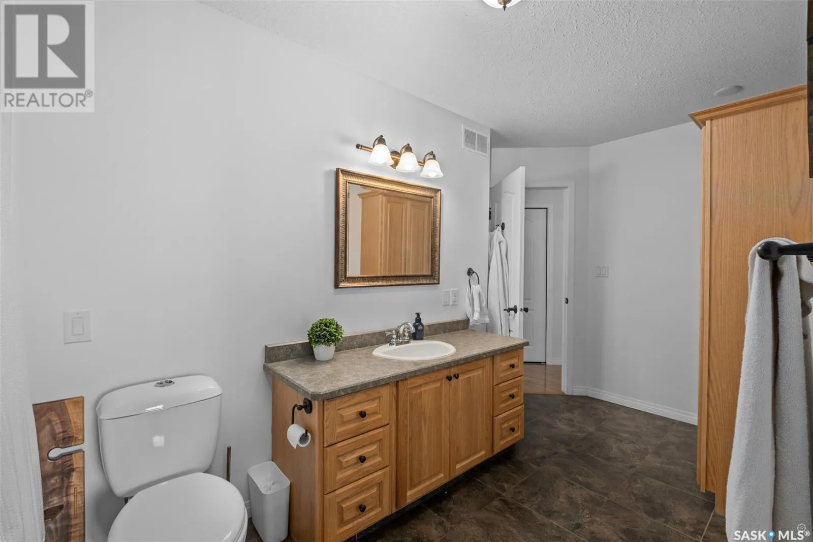 1 Poplar CRESCENT