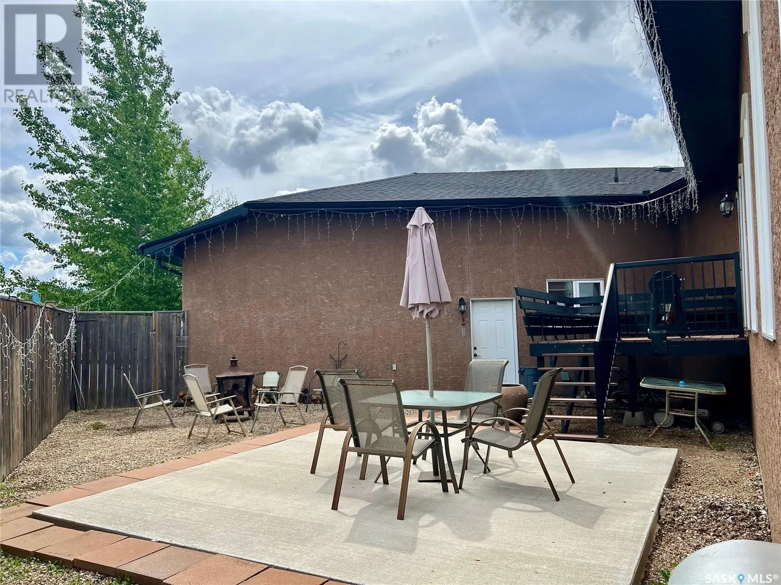 1 Poplar CRESCENT