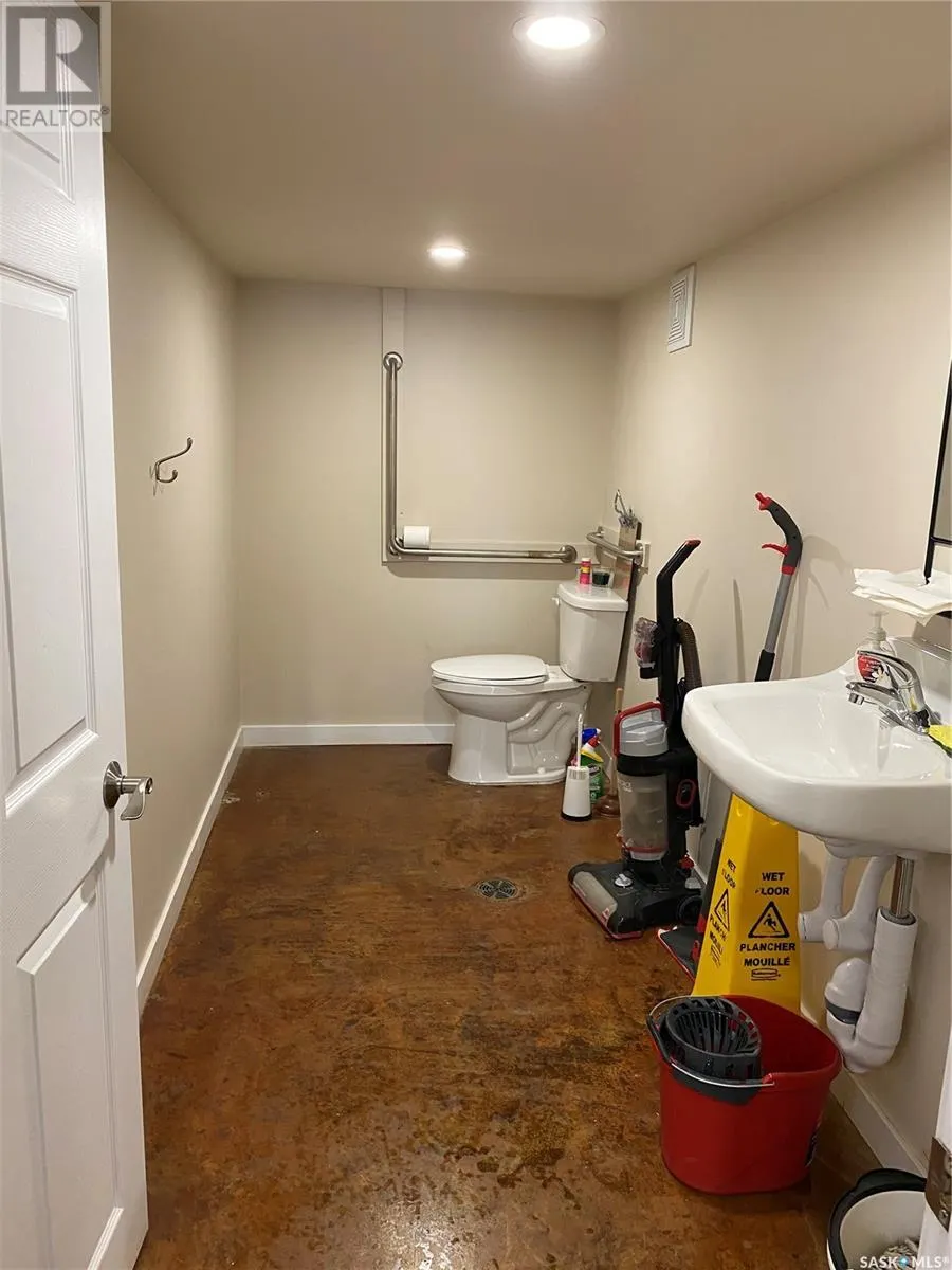 5 403 Main STREET