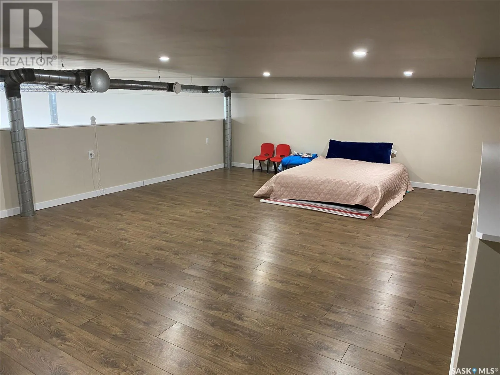 5 403 Main STREET