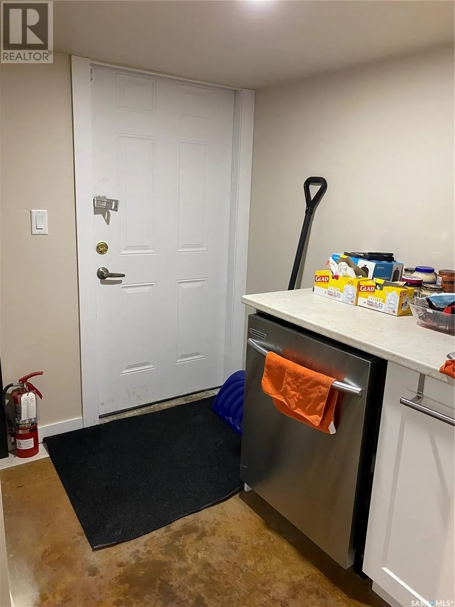 5 403 Main STREET