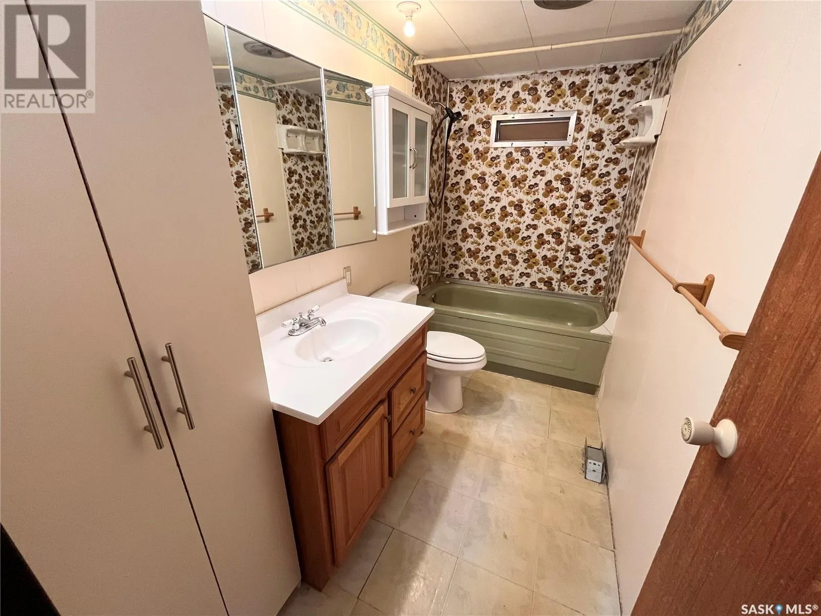 305 2nd STREET W