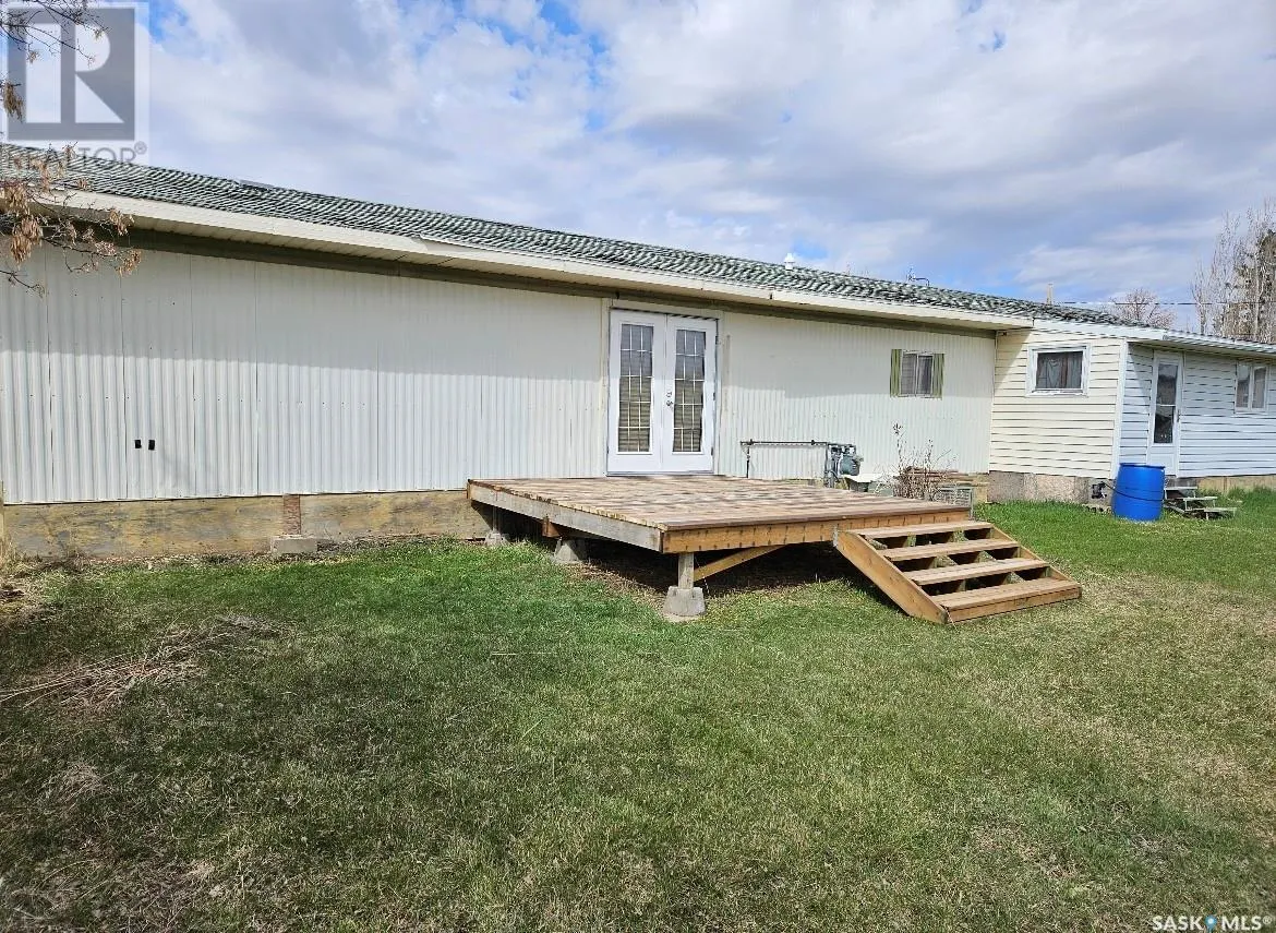 305 2nd STREET W
