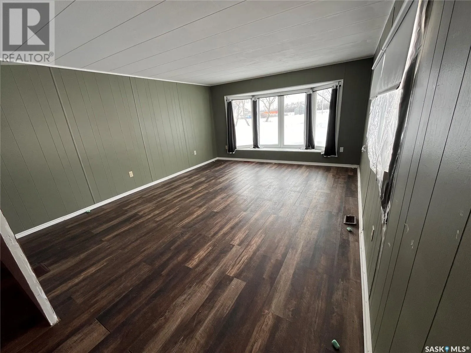 305 2nd STREET W