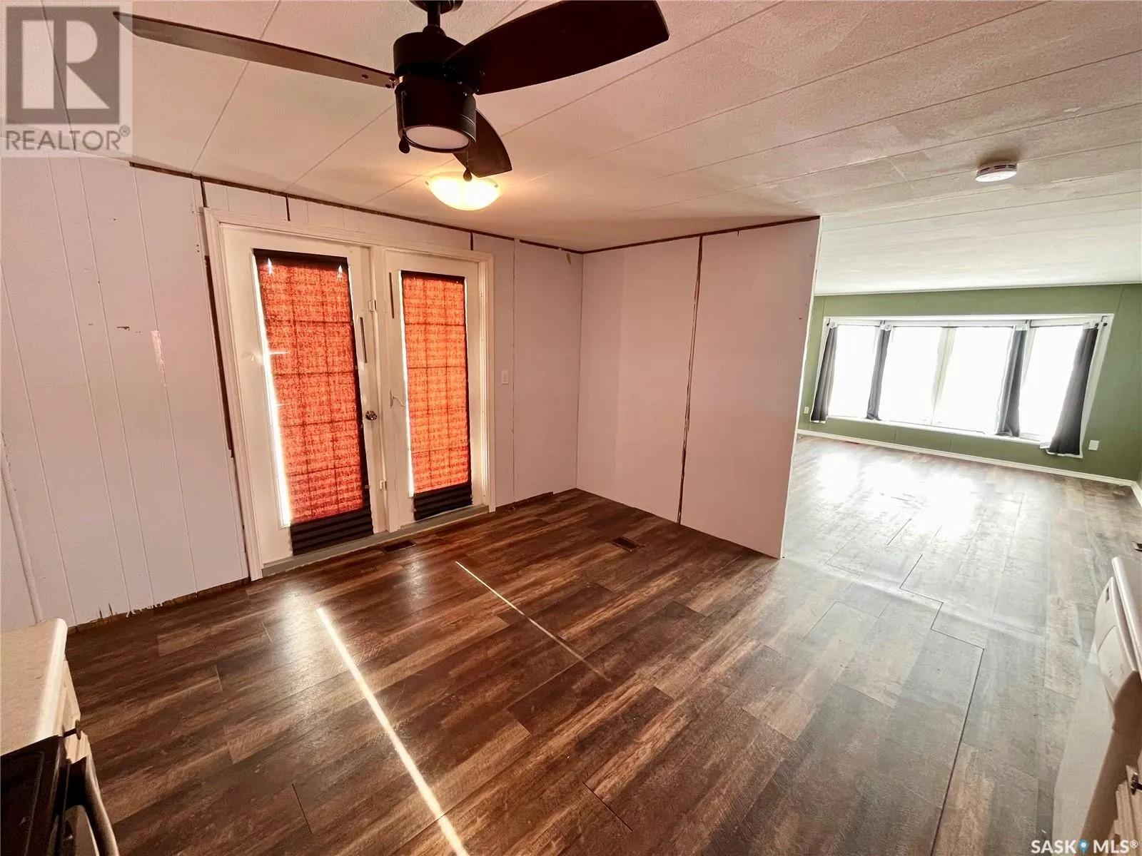 305 2nd STREET W
