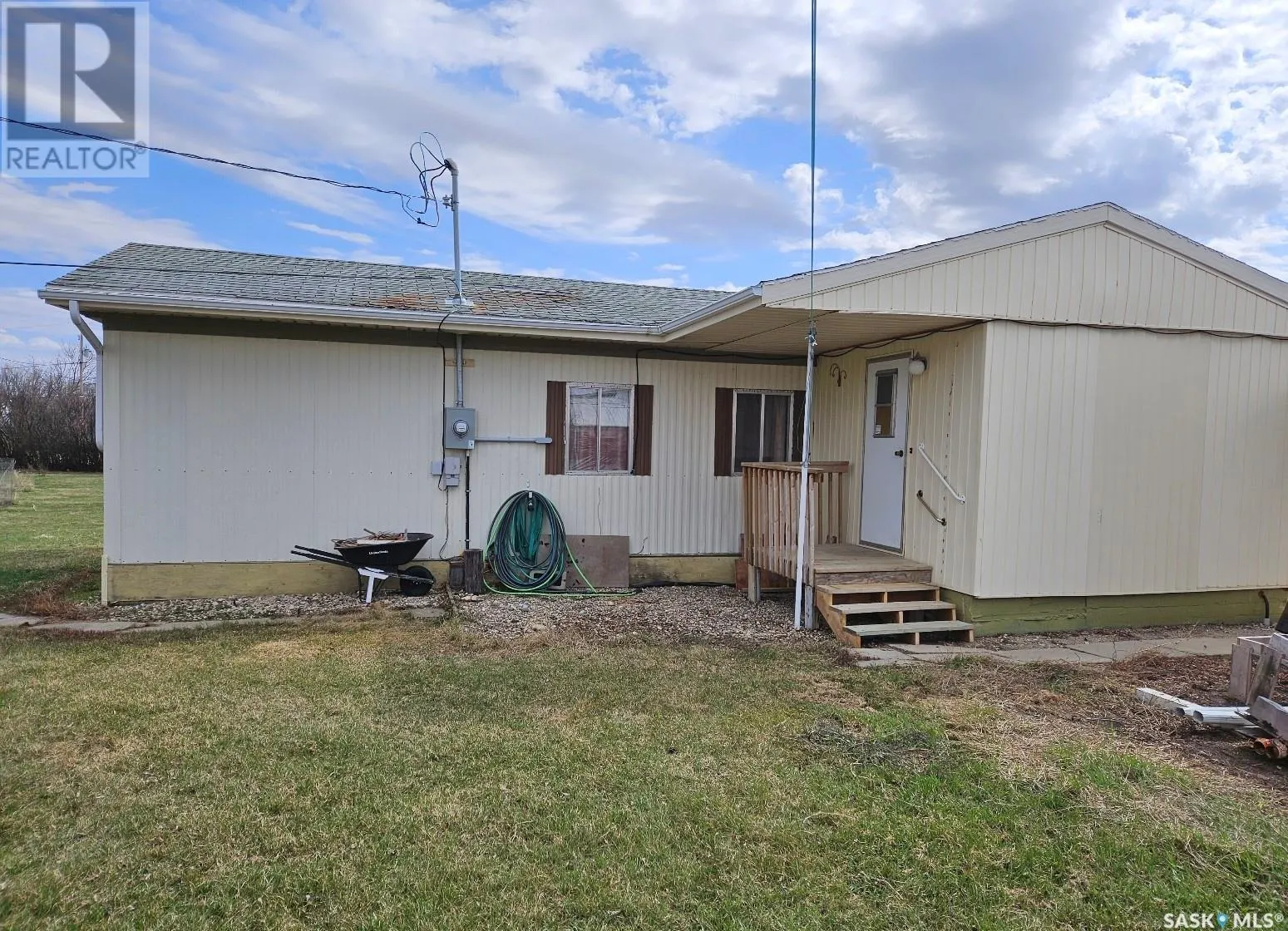 305 2nd STREET W