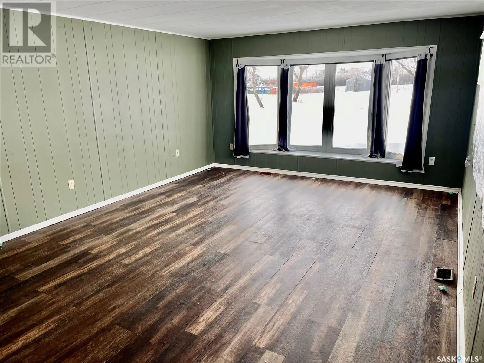 305 2nd STREET W
