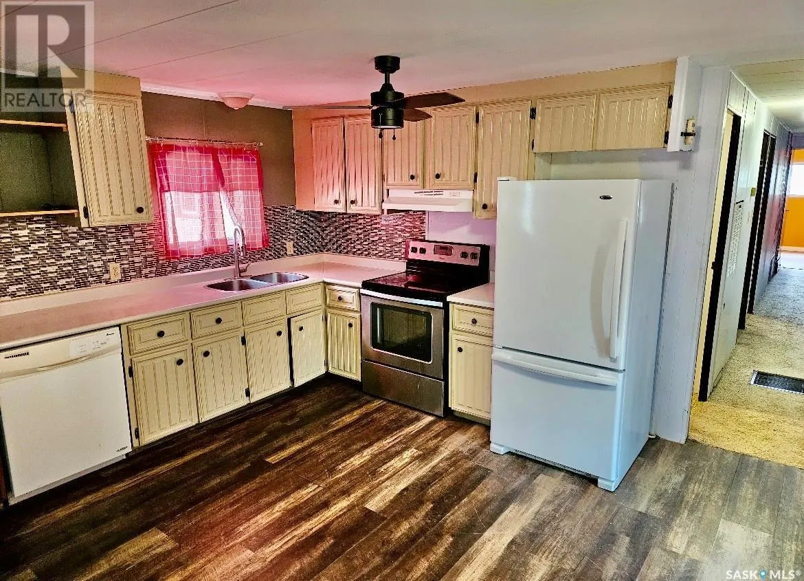 305 2nd STREET W
