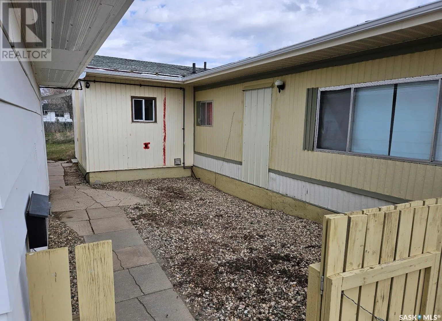 305 2nd STREET W