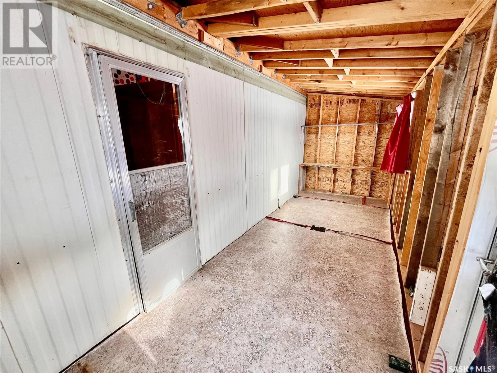 305 2nd STREET W