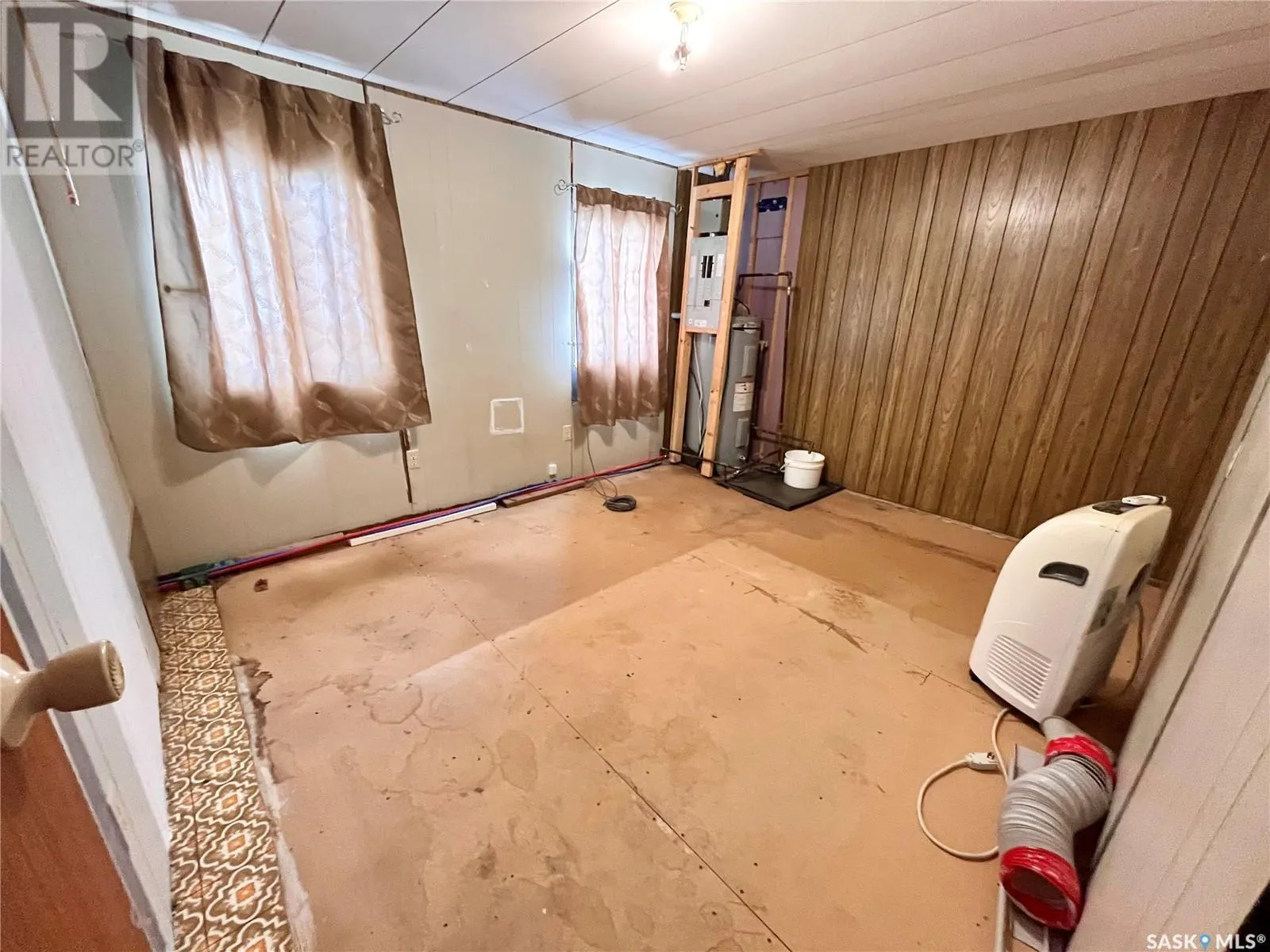 305 2nd STREET W