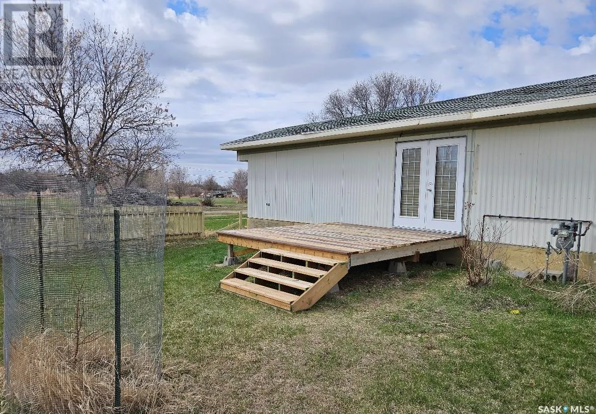 305 2nd STREET W