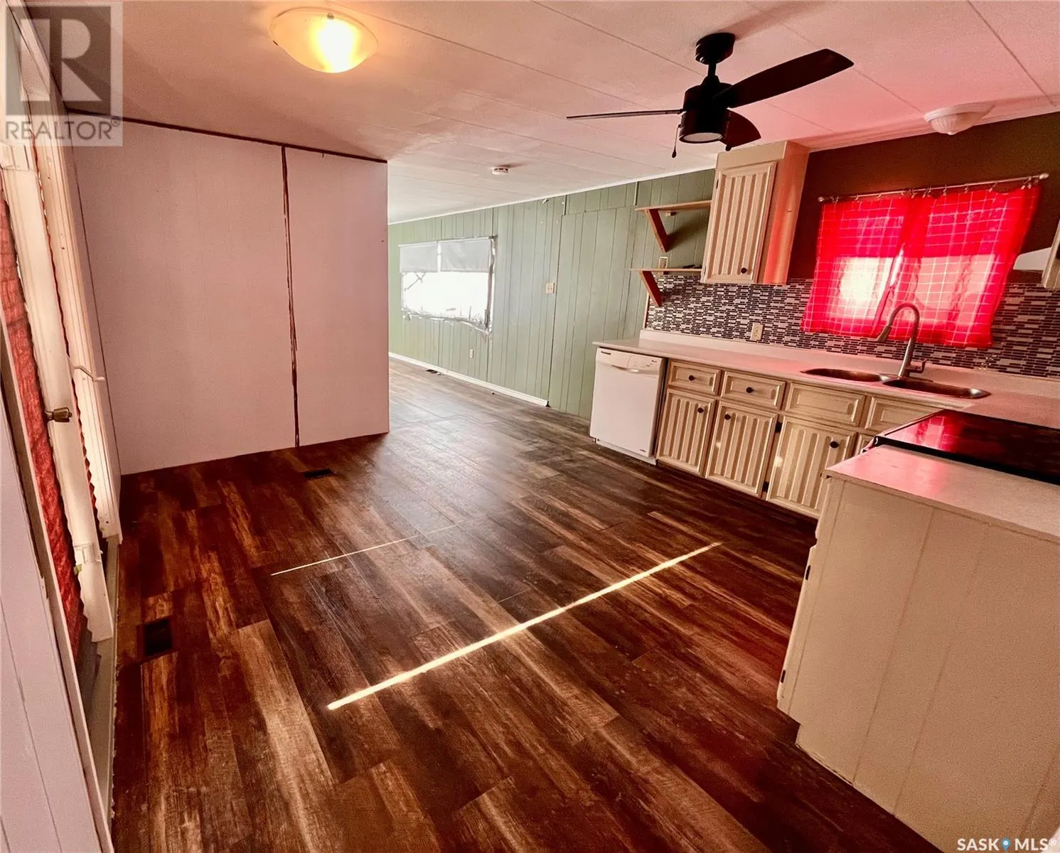 305 2nd STREET W