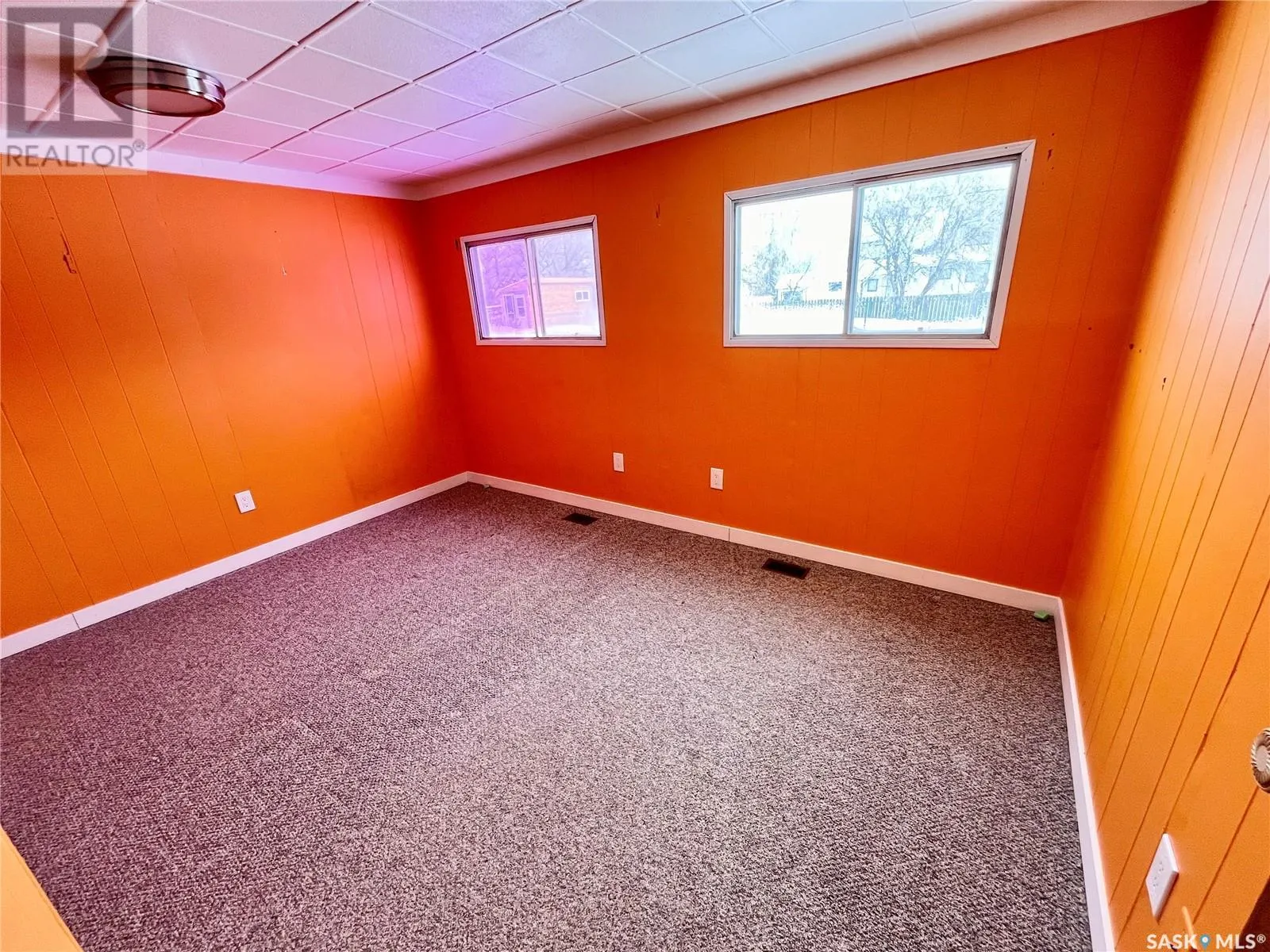 305 2nd STREET W