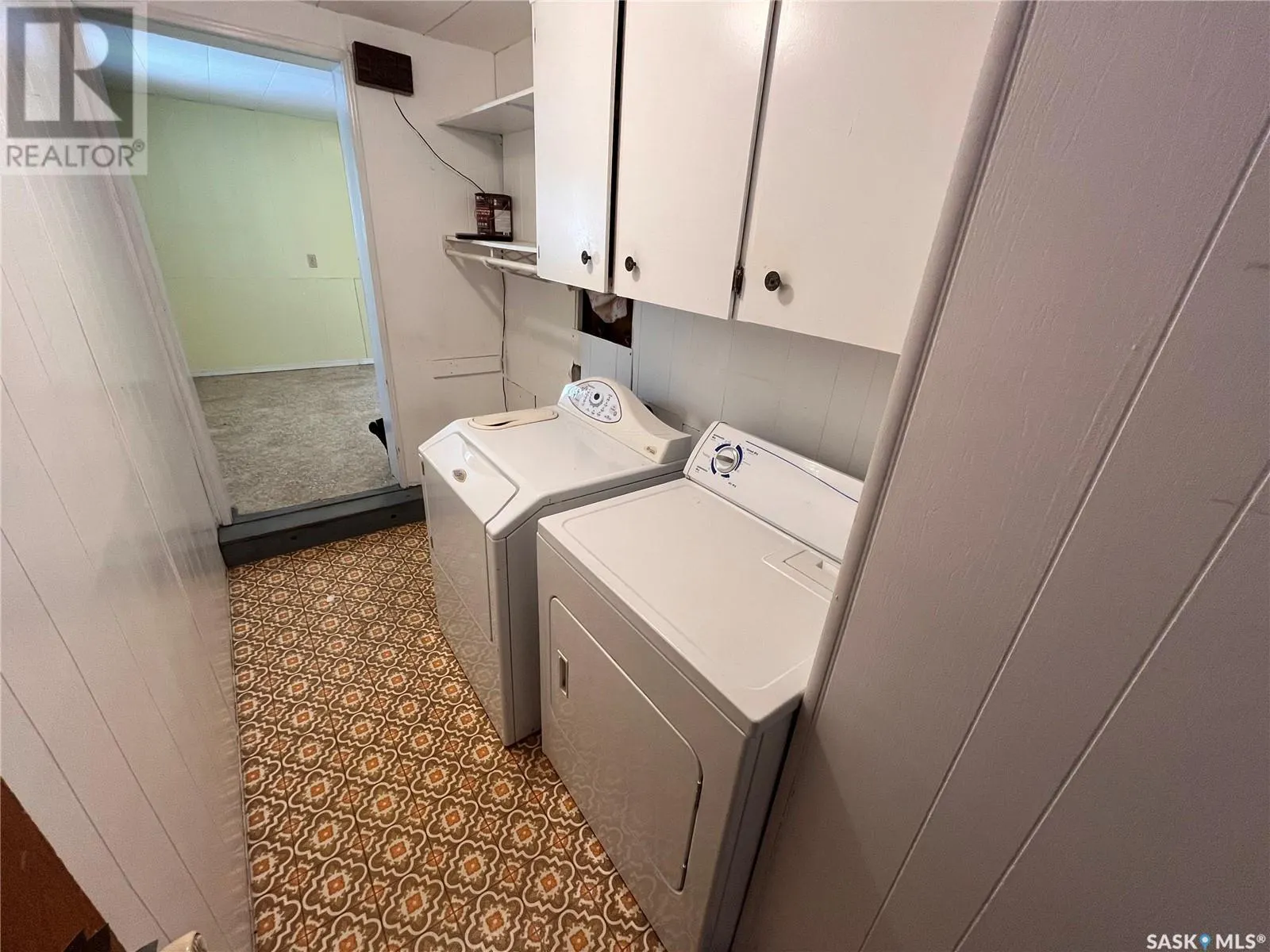 305 2nd STREET W