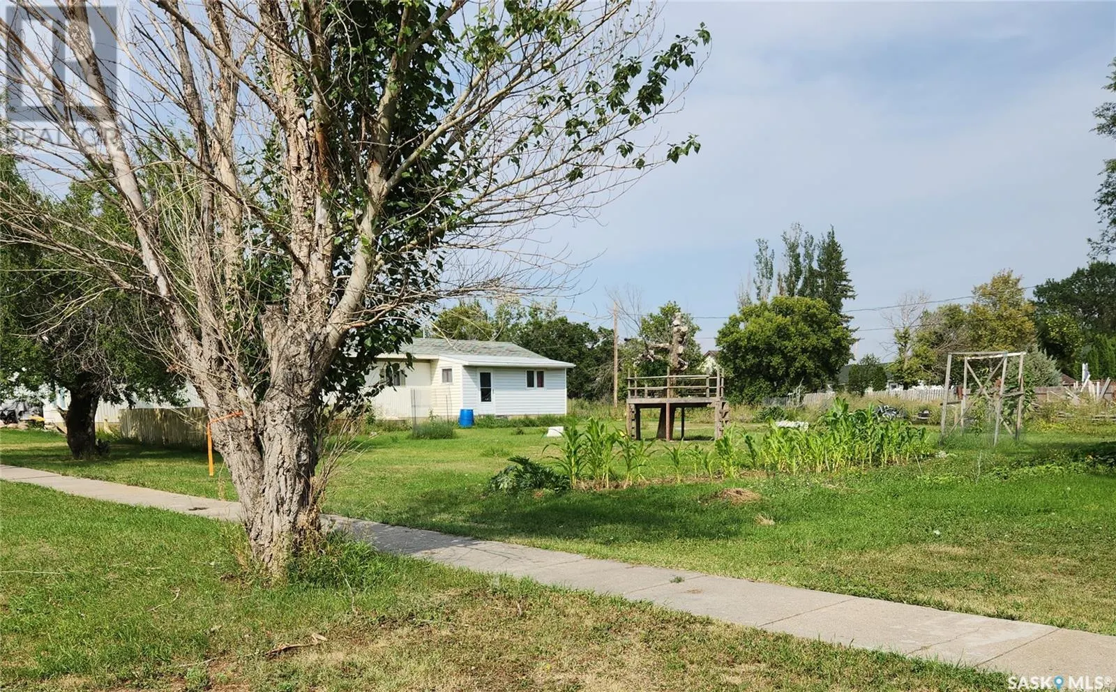 305 2nd STREET W