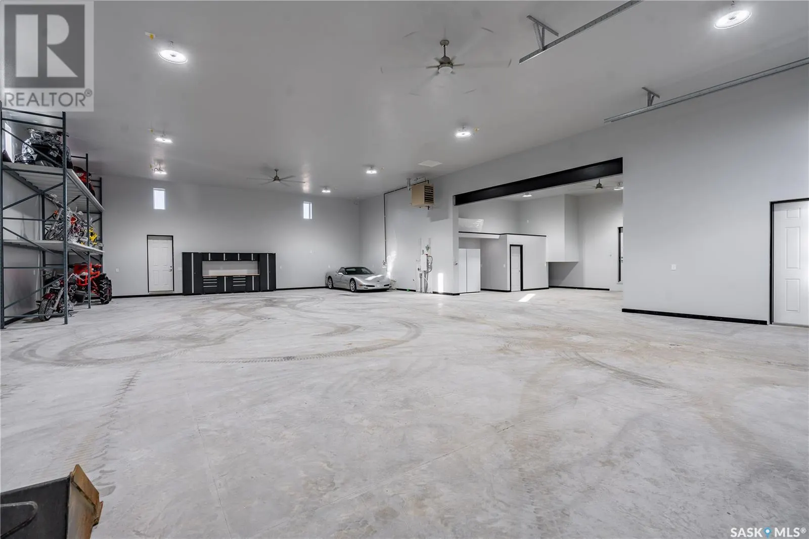 9 Loewen COURT
