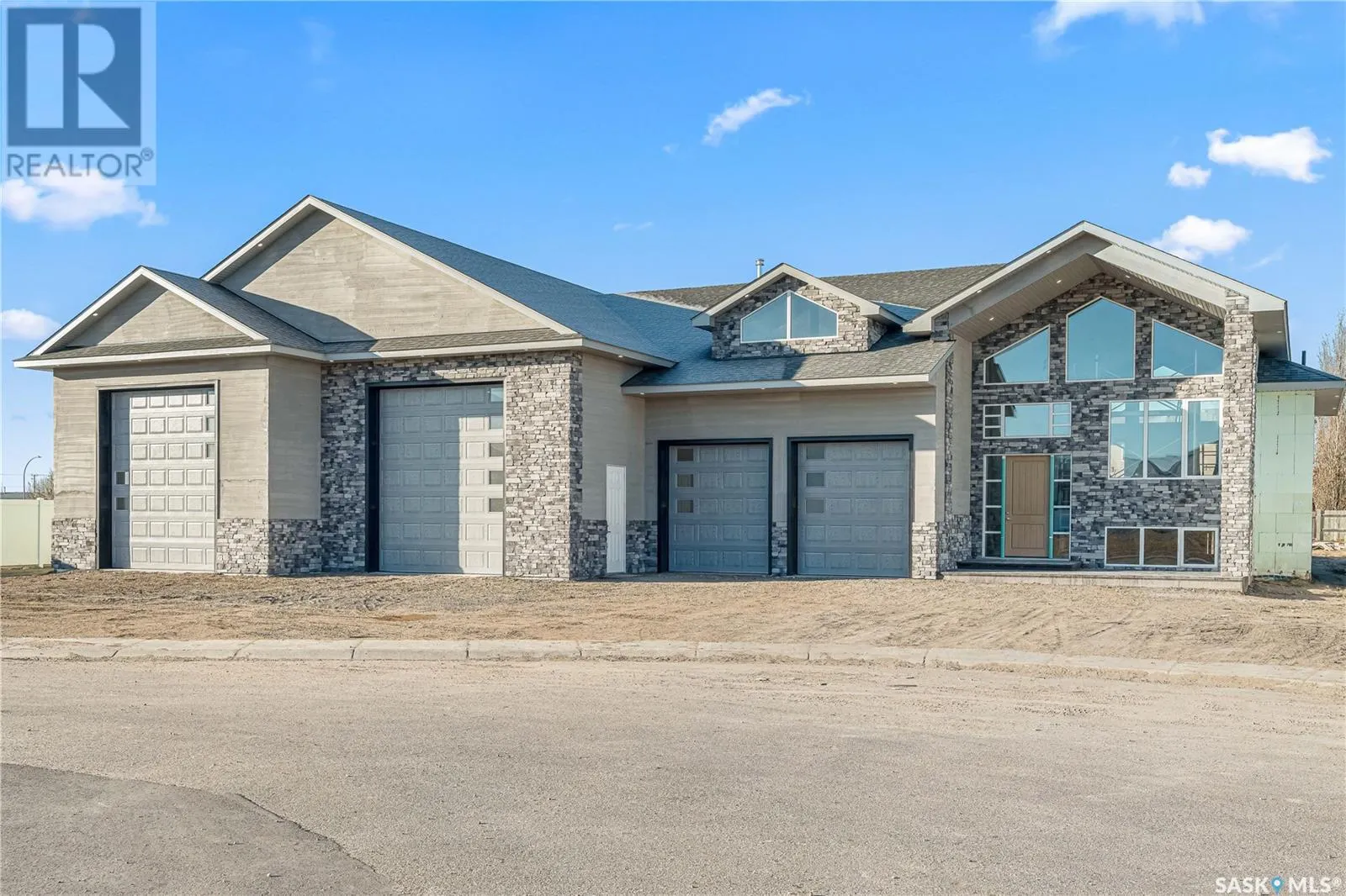 9 Loewen COURT