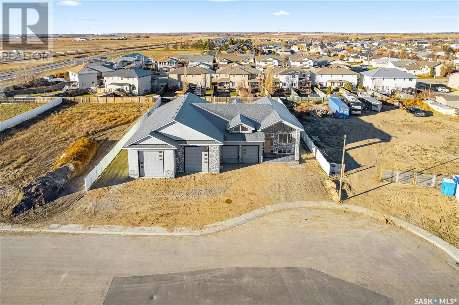 9 Loewen COURT