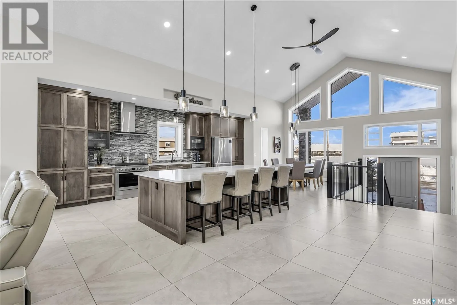 9 Loewen COURT