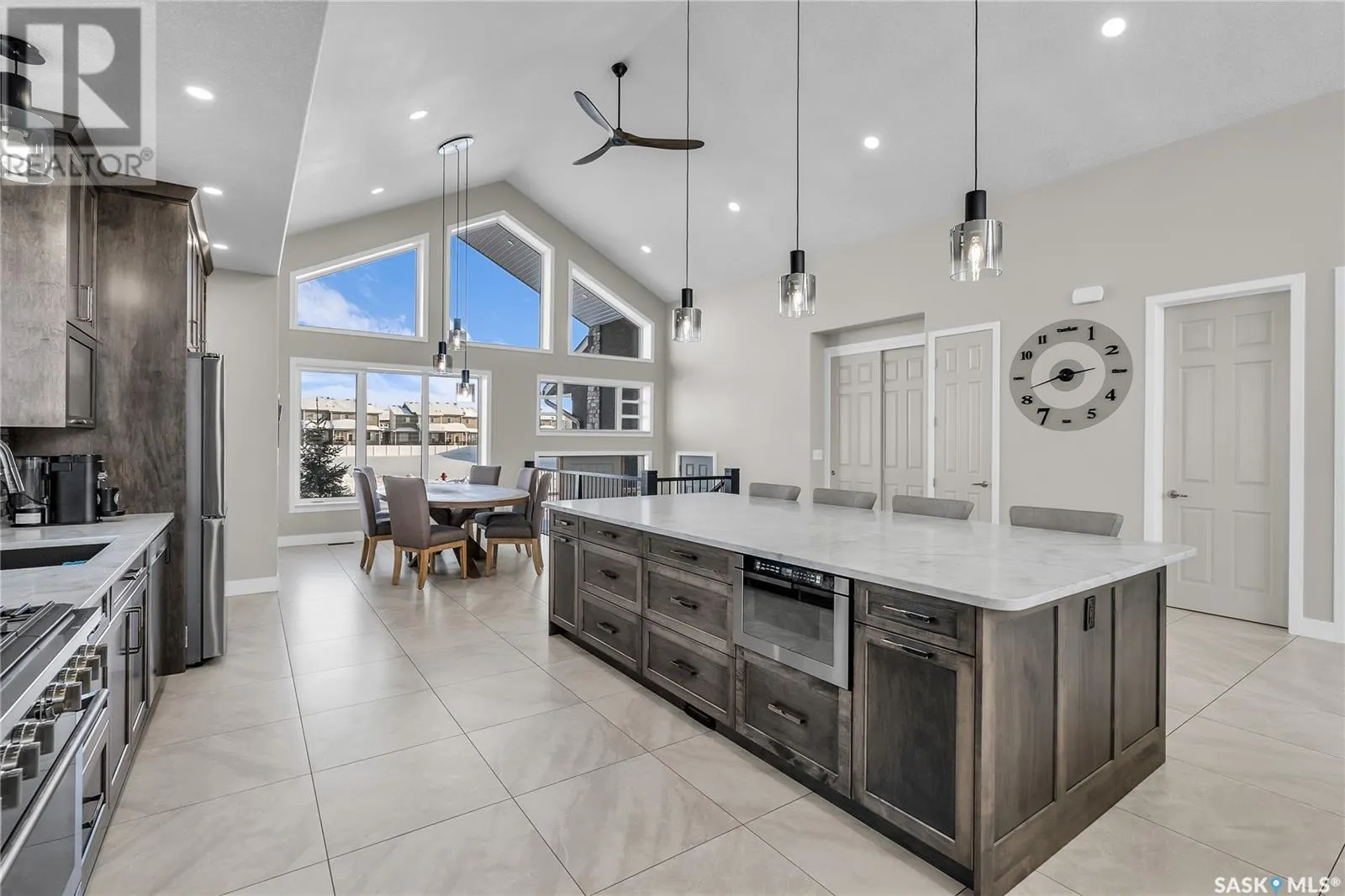 9 Loewen COURT