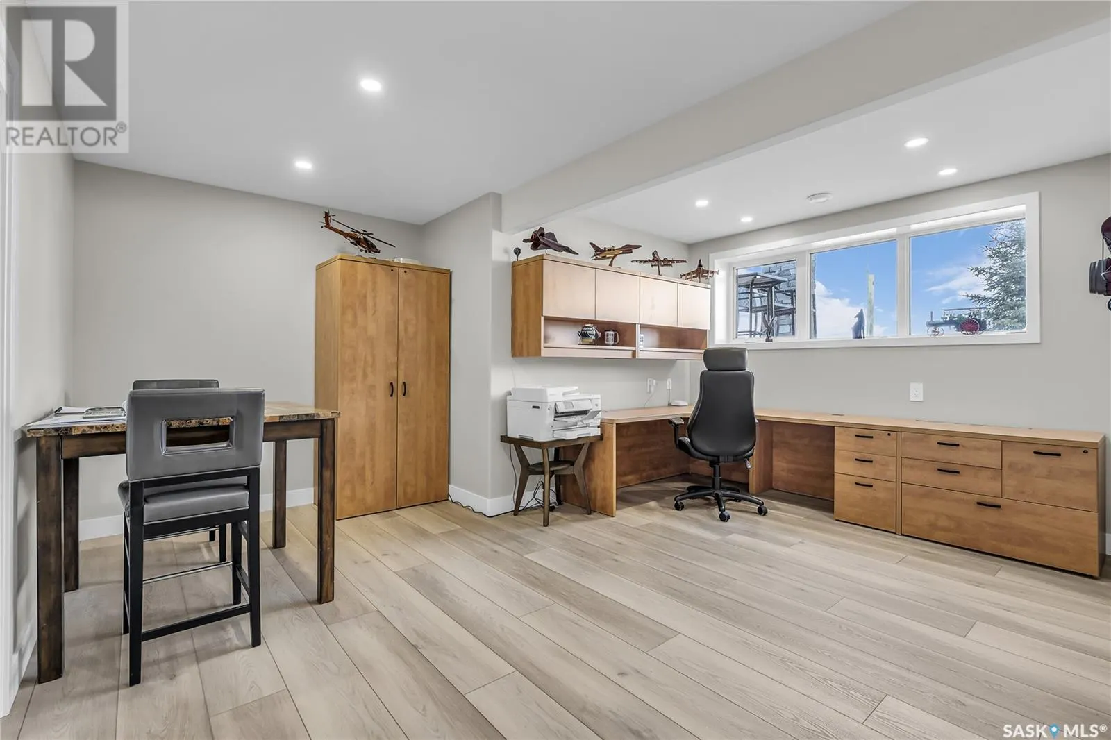 9 Loewen COURT