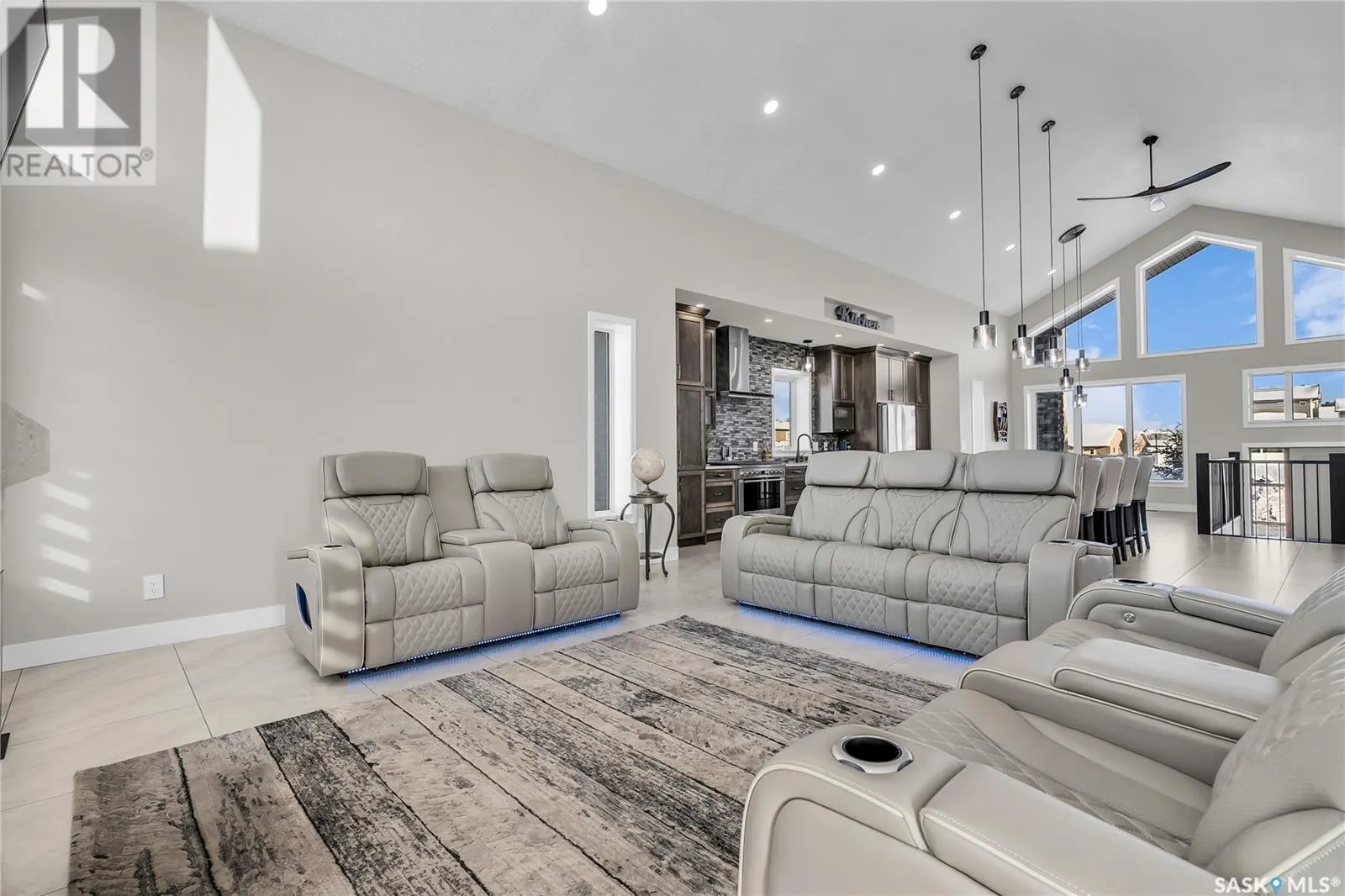 9 Loewen COURT