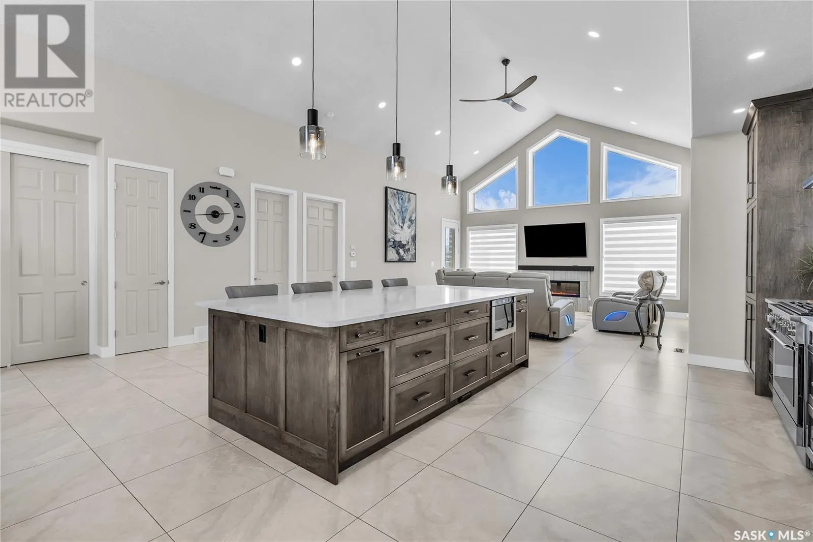 9 Loewen COURT