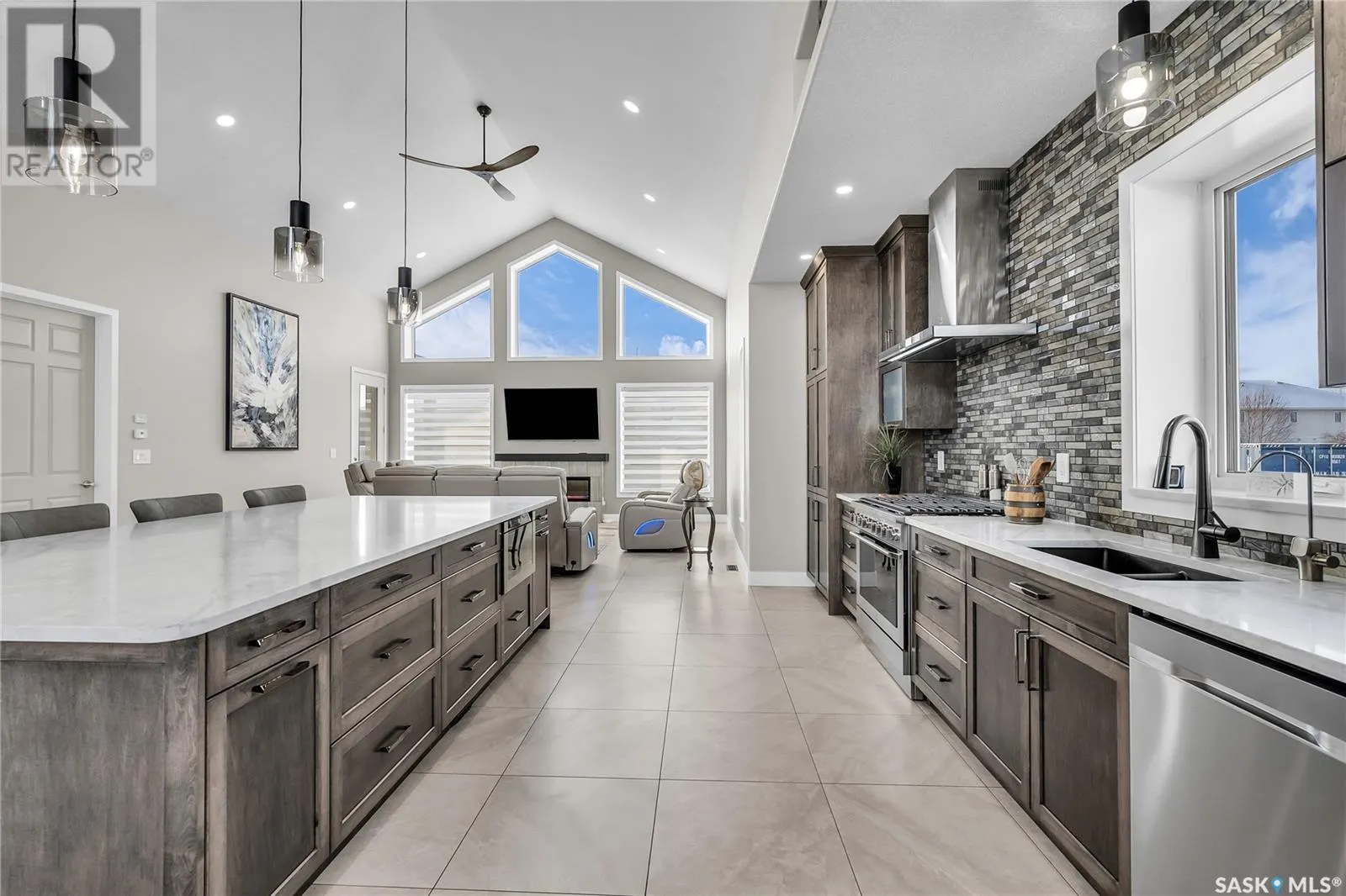 9 Loewen COURT