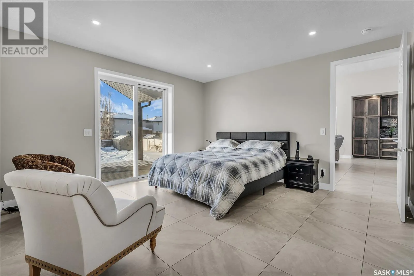 9 Loewen COURT