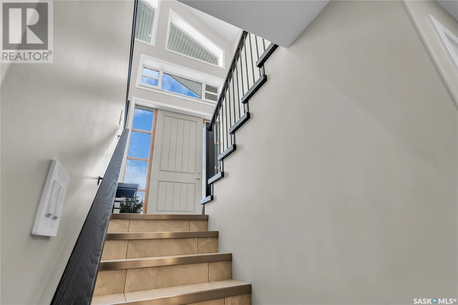 9 Loewen COURT