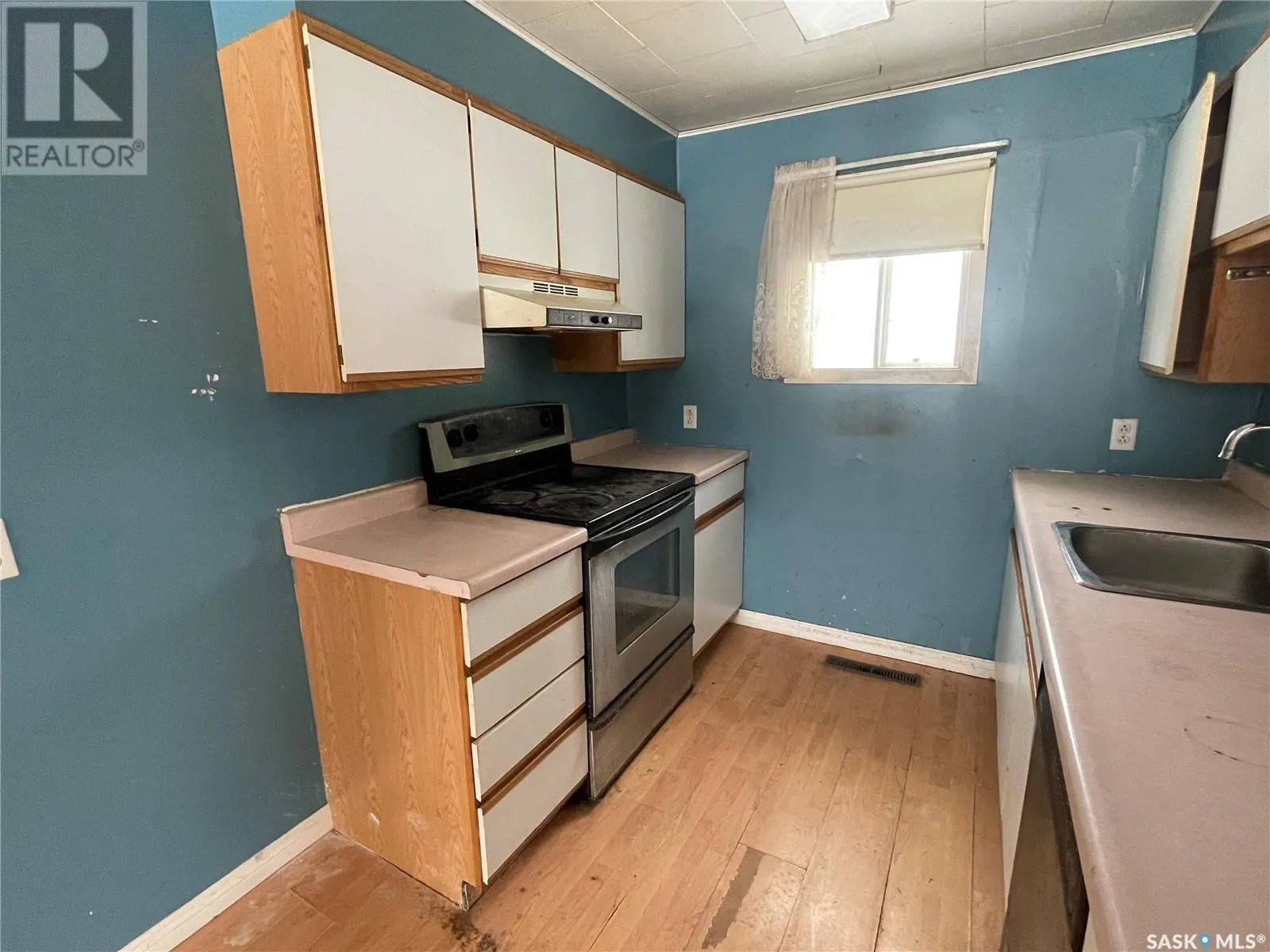 771 1st STREET W