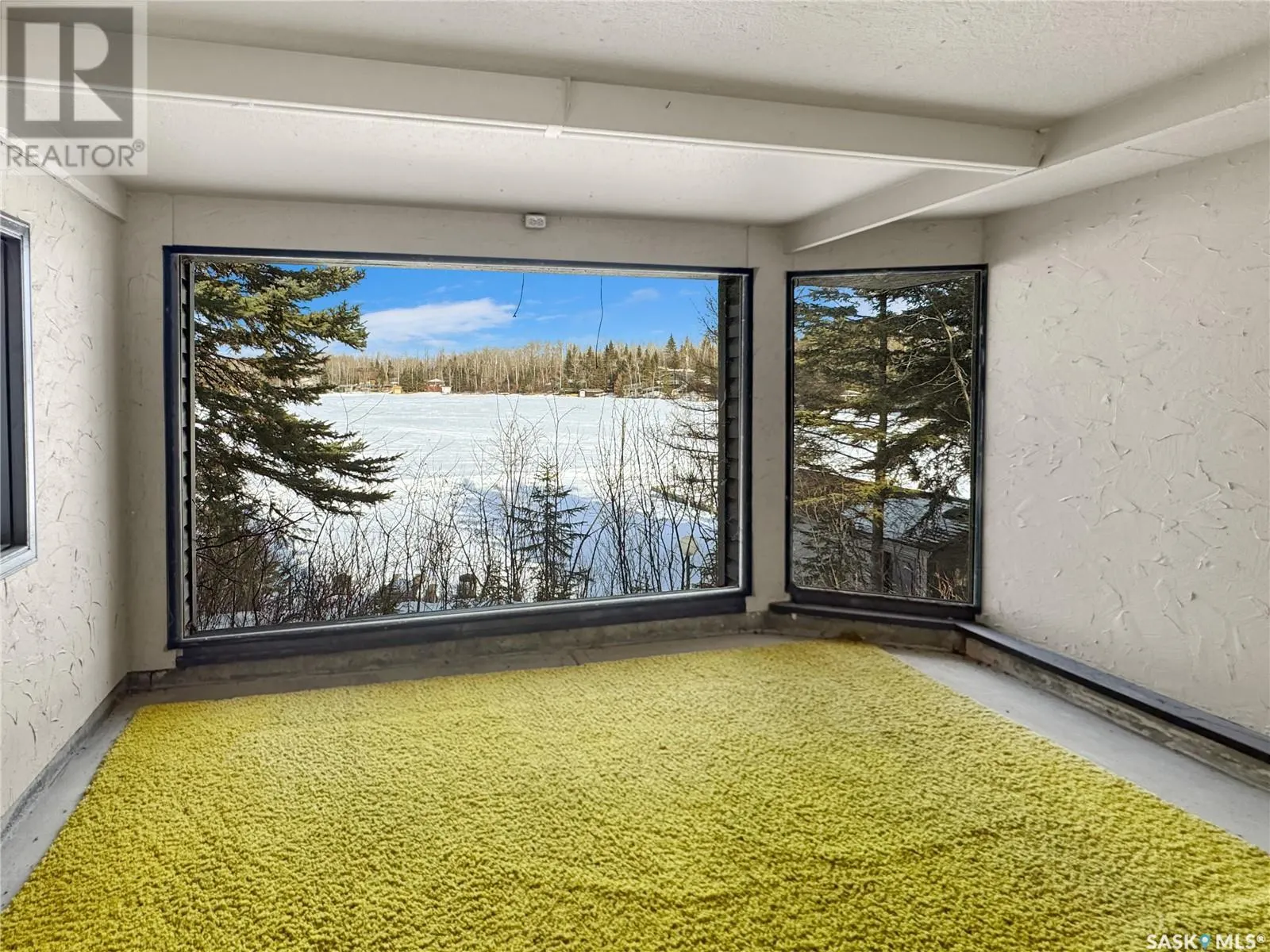 102 Lakeshore COURT
