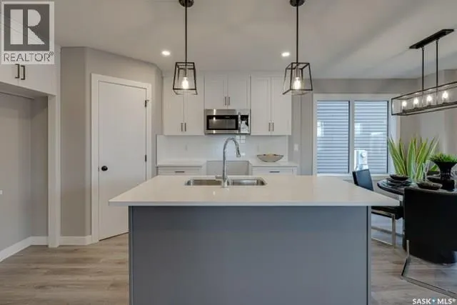 467 Doran CRESCENT