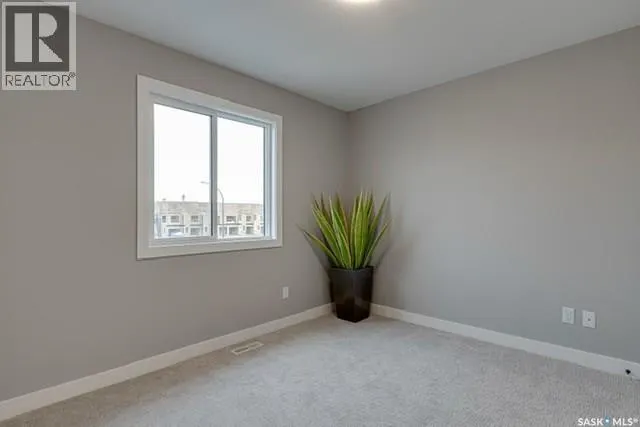 467 Doran CRESCENT