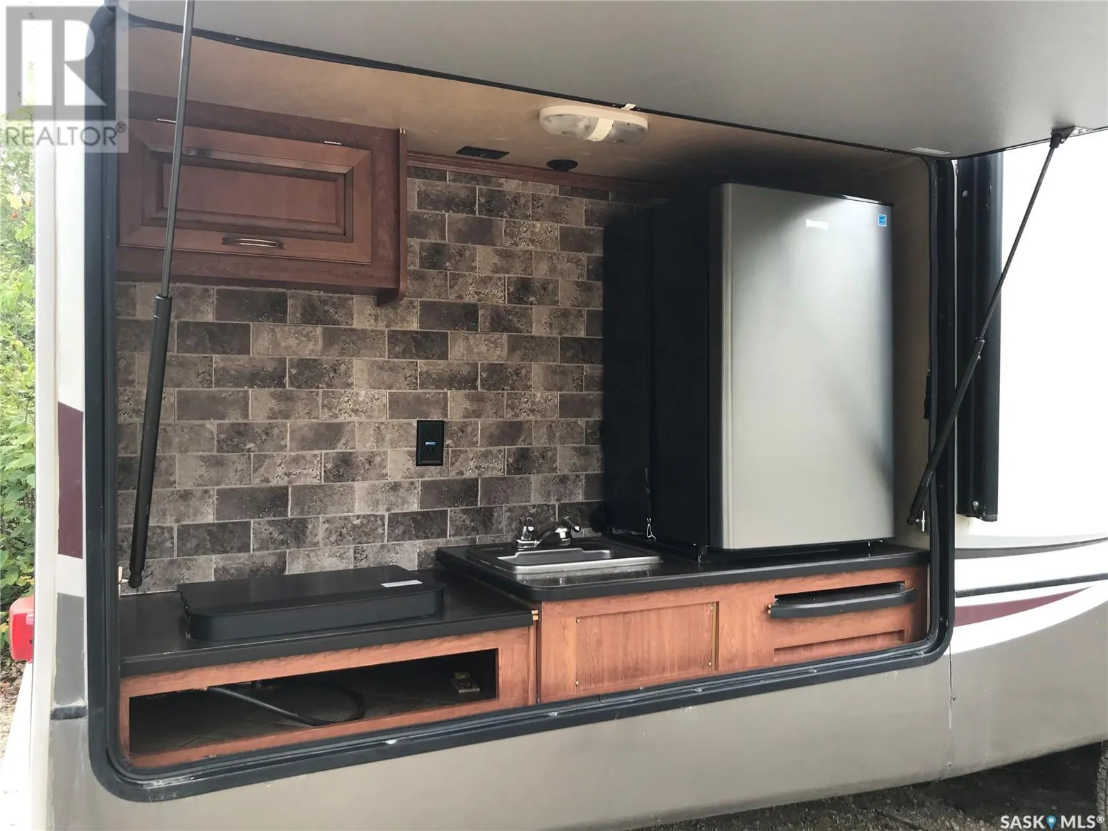 215 Shady Lane - Pratt Lake