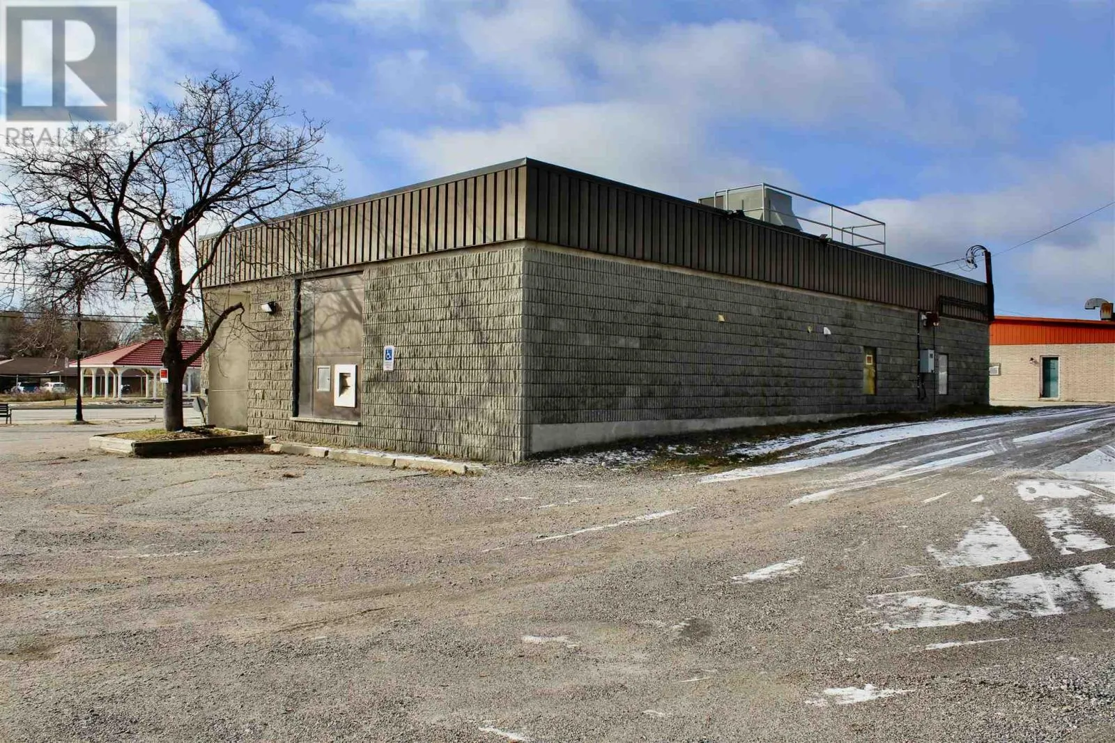 121 Front ST