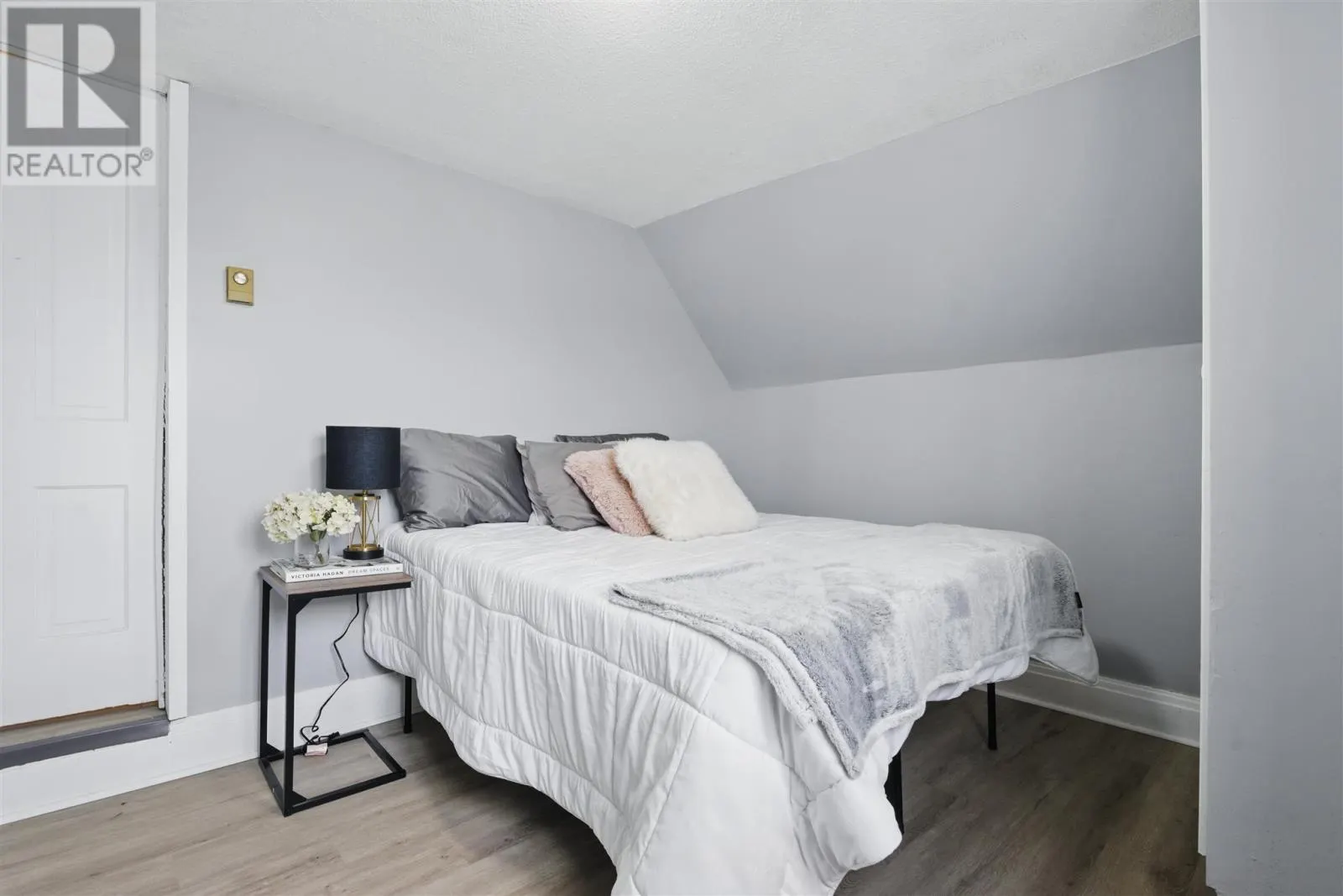 119 Grosvenor AVE
