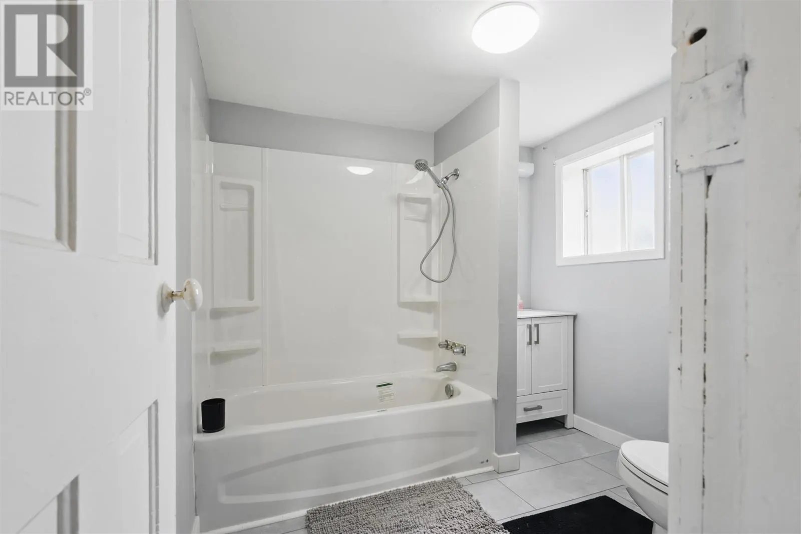 119 Grosvenor AVE