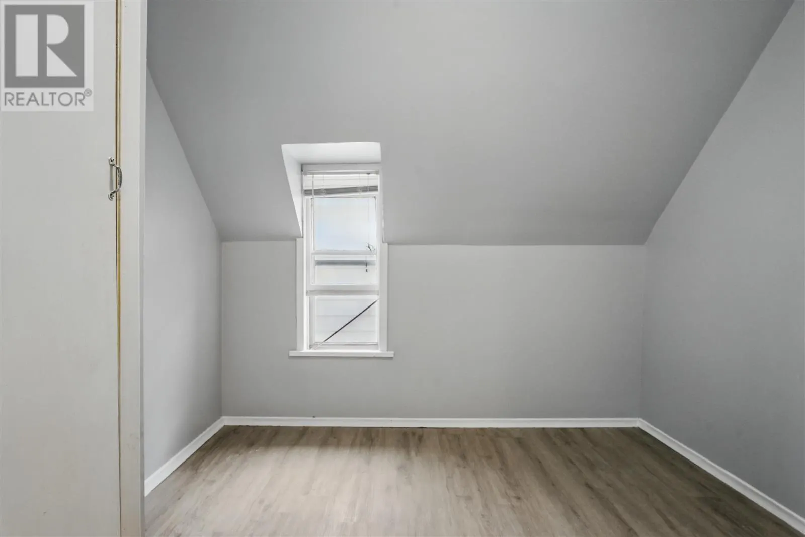 119 Grosvenor AVE